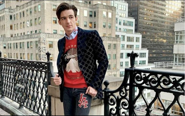 Drake se encuentra estudiando el idioma español, por lo que se ve haciendo un programa o película en ese idioma. INSTAGRAM / @drakebell