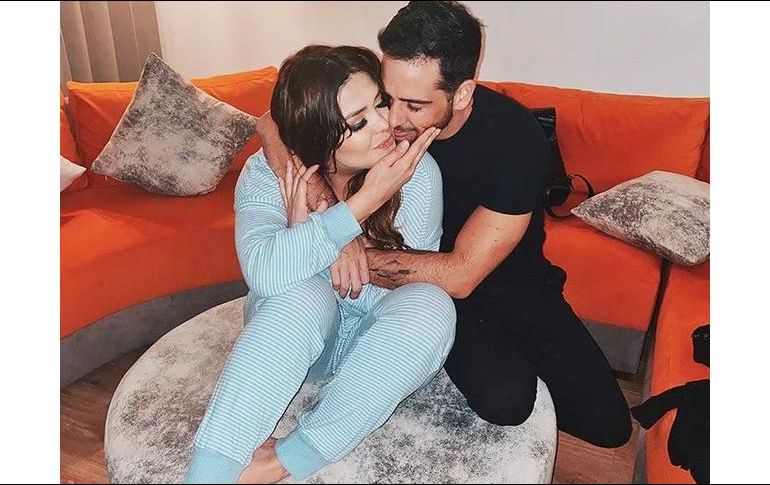 En las imágenes, Yuridia luce radiante junto a su esposo. INSTAGRAM / yuridia_mx