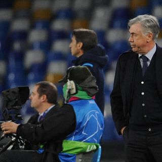 Carlo Ancelotti, despedido del Napoli