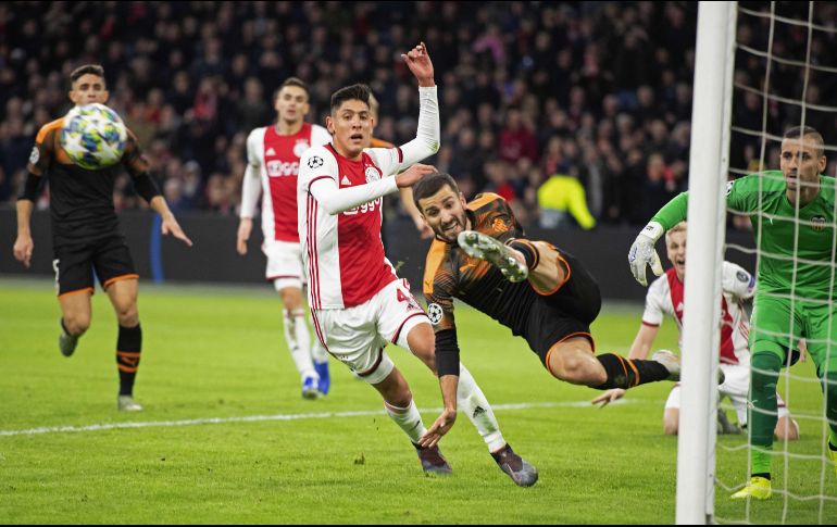 El mexicano (izquierda) no jugará en la siguiente ronda. EFE/O. Kraak