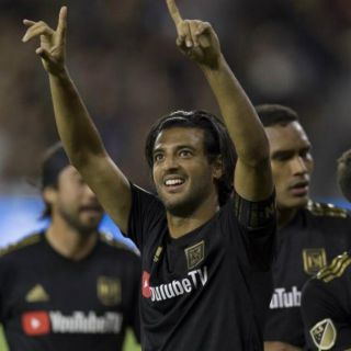 Barcelona busca de nuevo a Carlos Vela