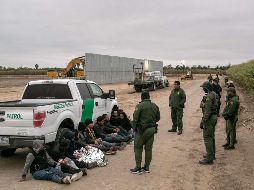 En este último año fiscal, el ICE expulsó a cinco mil 700 personas identificadas como unidades familiares. AFP/J. Moore