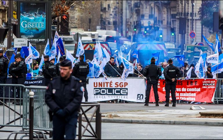 El proyecto ha provocado distintas huelgas en el transporte y otros sectores que han paralizado parcialmente a Francia. EFE/C. Petit