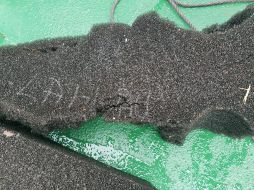 Un pedazo de espuma hallado cerca del área donde desapareció un avión el pasado lunes camino a la Antártida. AFP/ FACh