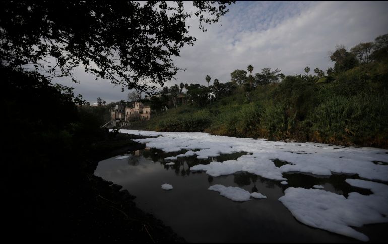 El Gobierno estatal tiene un plan de saneamiento para la recuperación del Río Santiago; ayer, el titular de la Semarnat habló de intervenir también. EL INFORMADOR/Archivo
