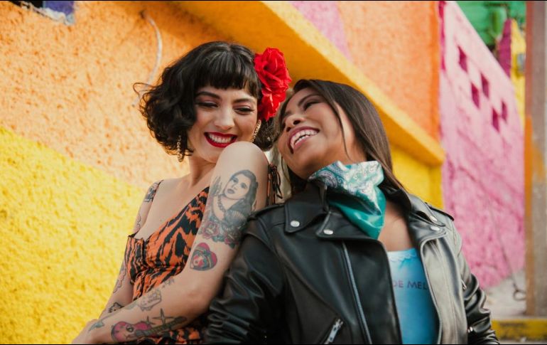 La mexicana recibió flores y serenata con mariachi por lo que aprovechó para cantar 