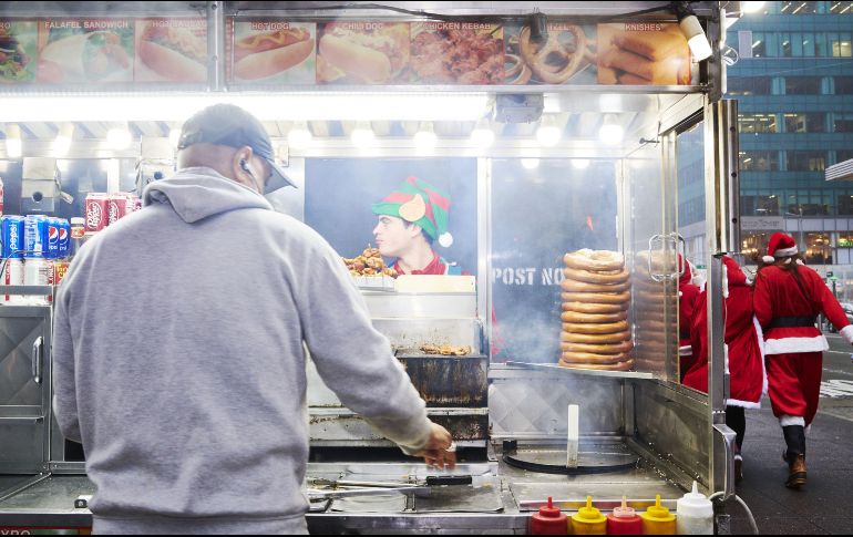 Muchos de los participantes lucieron sus mejores galas navideñas en el evento. AFP/G. Jones