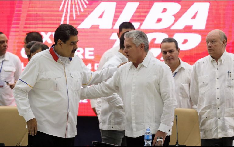 Nicolás Maduro y Miguel Díaz-Canel, presidente de Cuba, durante el acto de clausura de la Alba en La Habana, Cuba. EFE/R. Espinosa