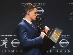 Prolífico. Burrow recibió 90.7% de los votos a primer lugar ayer en la ceremonia celebrada en Nueva York. AFP/A. Hunger