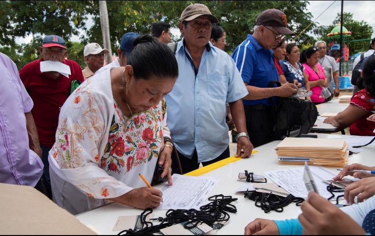 El Presidente Andrés Manuel López Obrador aseguró que la consulta será vinculatoria. EFE/C. Moreno