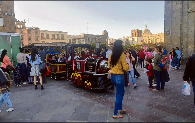 Trenecito. Para que los niños puedan recorrer el Centro de la ciudad a bordo de una locomotora. EL INFORMADOR/E. Barrera