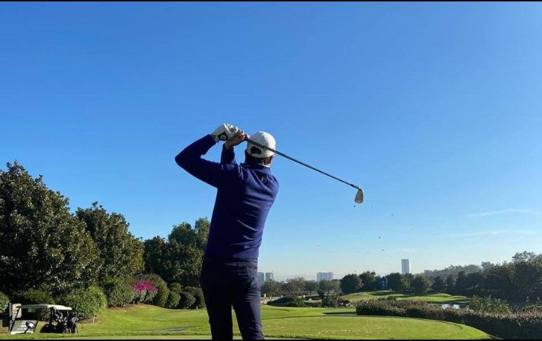 Ortiz se mostró complacido de colaborar a una buena causa. TWITTER / @carlosortizGolf