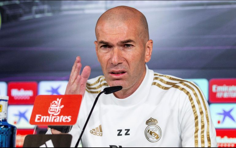 Para conseguir un buen resultado en Camp Nou, el entrenador madridista da más importancia a la solidaridad de sus jugadores en el esfuerzo que a tener la posesión del balón y mandar en el partido. EFE / R. Jiménez