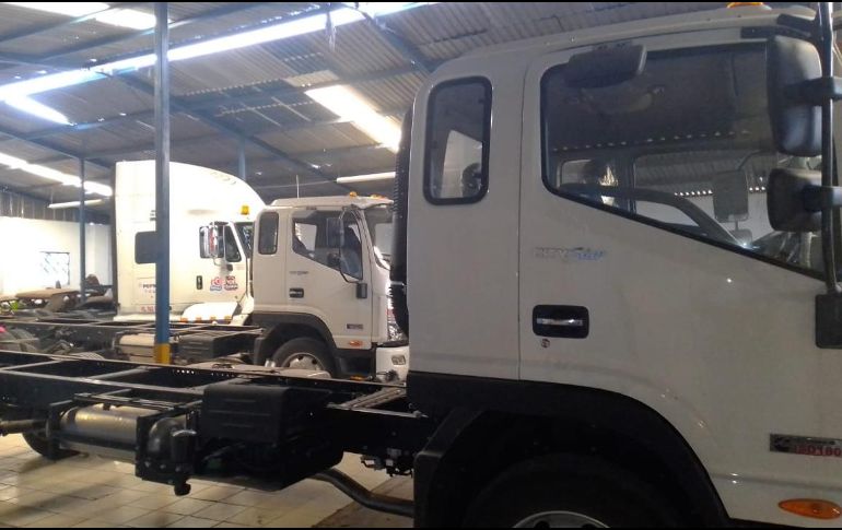 La Policía de Tlajomulco localizó el sitio donde se hallaban los cuatro tráileres y se detuvo a los dos sujetos. ESPECIAL / Policía de Tlajomulco