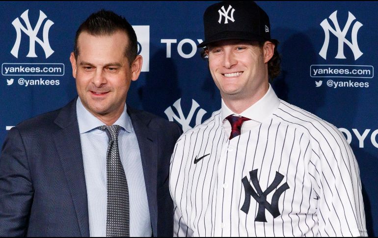 El contrato de Cole es el más jugoso para un lanzador tanto en su valor total como en su promedio anual de 36 millones de dólares. EFE / J. Lane