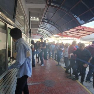 Más de un millón 130 mil tapatíos tienen licencia vencida, saturan módulos