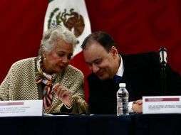 Sánchez Cordero (i) aseveró que la Segob cooperará en lo que pueda en las indagatorias debido a que el desvío ocurrió en épocas anteriores. TWITTER/@M_OlgaSCordero