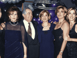 Con sus amores, Jorge y sus cuatro hijas.