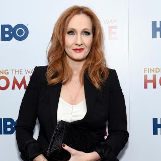 Critican a J.K. Rowling por comentario sobre transgénero