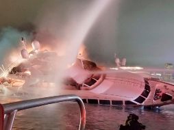 El bote de 36.5 metros de eslora quedó destruido, volcado y parcialmente hundido. AP/Miami-Dade Fire Rescue