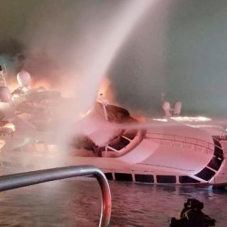 Se incendia el yate de Marc Anthony en Miami