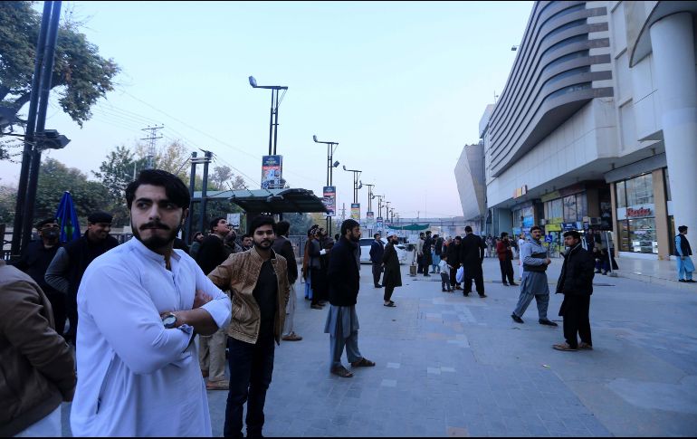 La organización y el Centro Meteorológico de Pakistán detectaron el epicentro del terremoto en lo profundo de las montañas Hindu Kush en Afganistán. EFE/ A. ARBAB