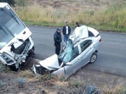 De acuerdo a los indicios encontrados en el sitio, el hecho pudo derivar de un derrape a causa de la grava suelta en el punto.  ESPECIAL/