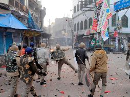 Los manifestantes están furiosos por una nueva ley que permite a las minorías religiosas que están ilegalmente en India convertirse en ciudadanos si demuestran que fueron perseguidos por su religión. AFP /