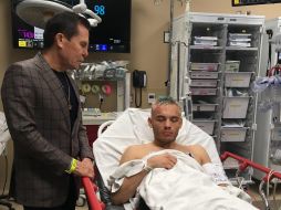 Su padre, Julio César Chávez, salió en su defensa en redes sociales al considerar que estaba haciendo una buena pelea, con lo cual se mostró en desacuerdo con las críticas de la afición. TWITTER / @Jcchavez115