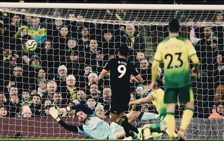 Raúl Jiménez llegó a 16 anotaciones en la presente temporada. TWITTER / @WolvesEspanol