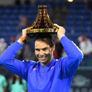 Rafael Nadal vence a Stefanos Tsitsipas y se corona en Abu Dabi