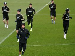 Los jugadores del Real Madrid se preparan para la la decimoctava jornada de La Liga Santander. EFE/J. Guillén