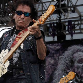 Alex Lora y familia, reconocidos por la comunidad LGBTTTI