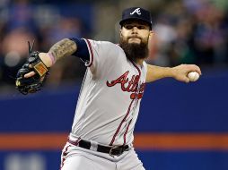 Dallas Keuchel firma con los Medias Blancas