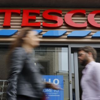 Encuentran mensaje de preso chino en tarjeta de Navidad de supermercado británico