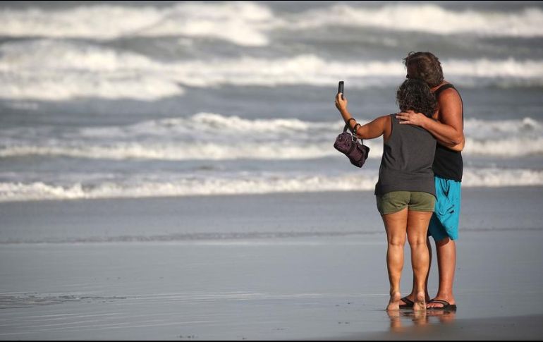 El INAI sugiere que las fotos, videos y ubicaciones en redes como Facebook, Instagram y Twitter no sean visibles para todo público. AFP / ARCHIVO