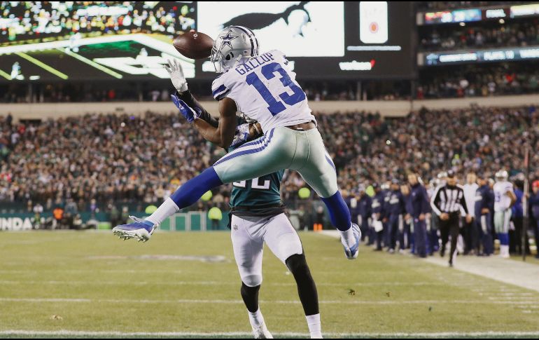 CLAVE. Michael Gallup (#13) no pudo hacer la recepción que pudo haber apretado el juego sobre el final. AP