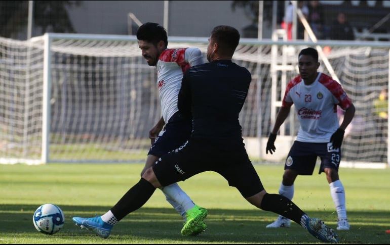 Oribe Peralta anotó nuevamente en la pretemporada de Chivas. TWITTER / @Chivas