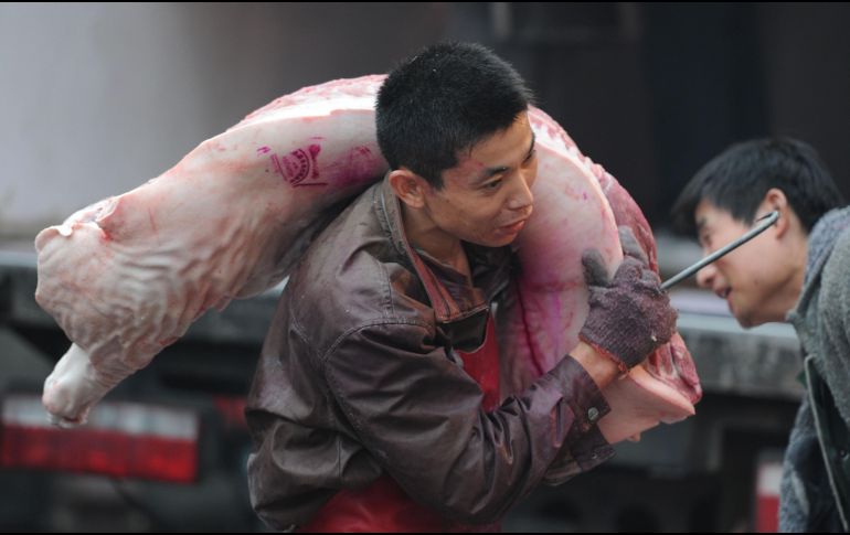 Los nuevos recortes arancelarios se aplicarán principalmente a productos de uso diario o de los que hay escasez, como la carne de cerdo. AFP/Archivo