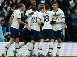 Con esta victoria, Tottenham sube al quinto lugar provisionalmente y se acerca a tres puntos del último equipo dentro de la zona de Liga de Campeones. EFE / W. Oliver