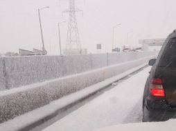 Protección Civil de Baja California dio a conocer, a través de redes sociales, que continúan lluvias en la entidad y reportó el inicio de caída de nieve en La Rumorosa. ESPECIAL/  @jharague