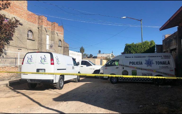Los oficiales se dirigieron al cruce donde confirmaron que había tres bultos abandonados justo en medio de la calle. ESPECIAL/