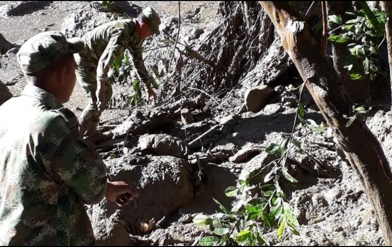 Las fuertes lluvias provocaron un represamiento de materiales que generó el desbordamiento del río, convirtiendo la corriente en una 