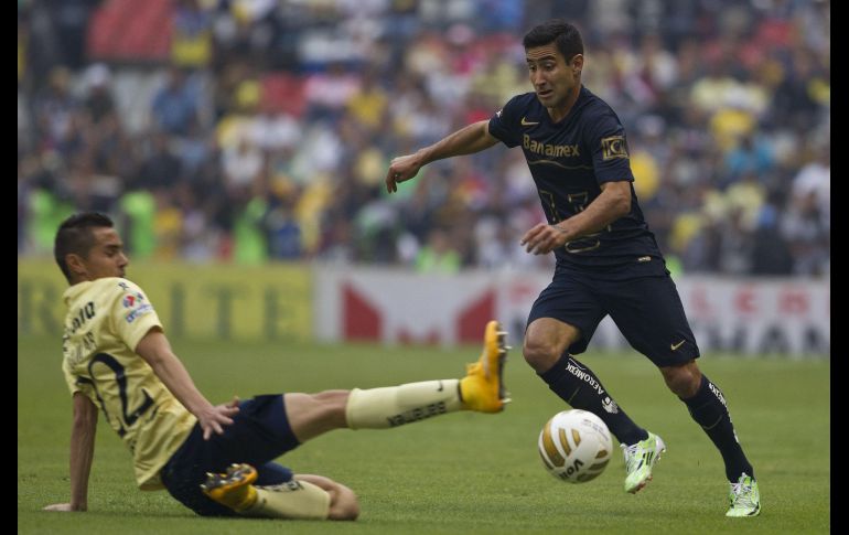 Ácérrimo rival. Luis Fuentes, con pasado Puma, llegaría al América. AP/ARCHIVO