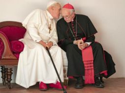 Anthony Hopkins interpreta al papa Benedicto XVI y Jonathan Pryce a Jorge Bergoglio. PETER MOUNTAIN