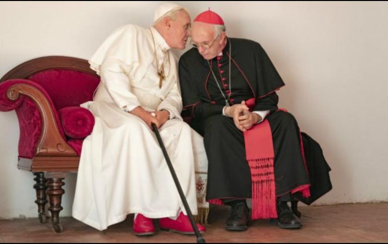 Anthony Hopkins interpreta al papa Benedicto XVI y Jonathan Pryce a Jorge Bergoglio. PETER MOUNTAIN