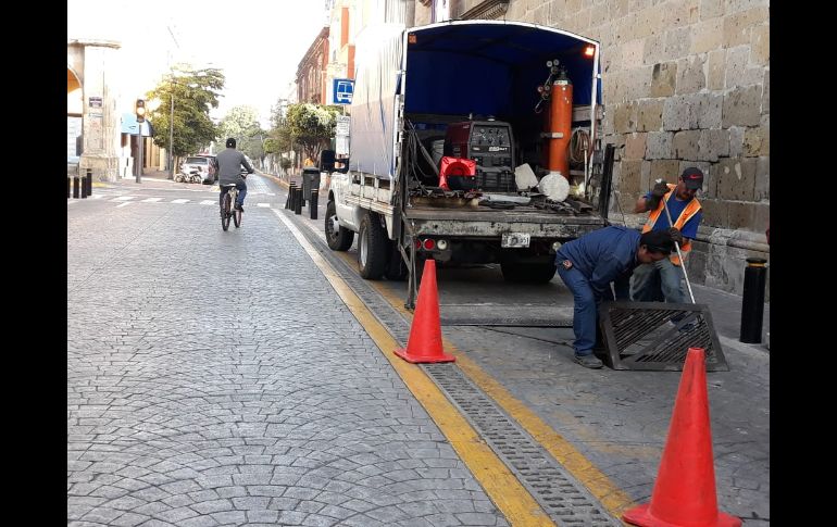 Los trabajadores del Siapa soldaron una placa de metal en la estructura para evitar que nuevamente un caballo de los que son utilizados para jalar las calandrias termine atorado en dicho punto. EL INFORMADOR/ N. Martín del Campo