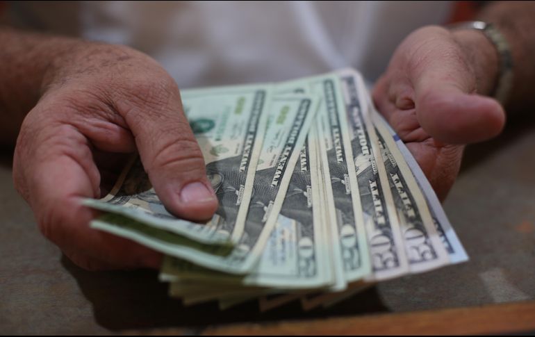 Este viernes el billete verde abrió con dos centavos menos con respecto al cierre previo. El INFORMADOR / ARCHIVO