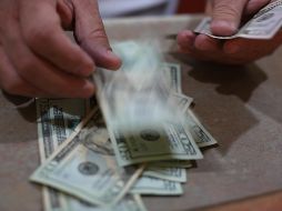 El billete verde se compró en un mínimo de 17.75 pesos. EL INFORMADOR/ARCHIVO