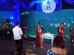 Denuncian que en la fiesta hubo mariachi en vivo y luces excesivas, lo cual es dañino para los peces. ESPECIAL